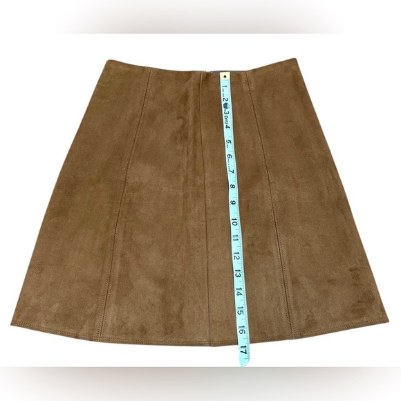 Aritza Babaton, Modern Mini Faux Suede Skirt, Size 0, Light Tan - Picture 8 of 10